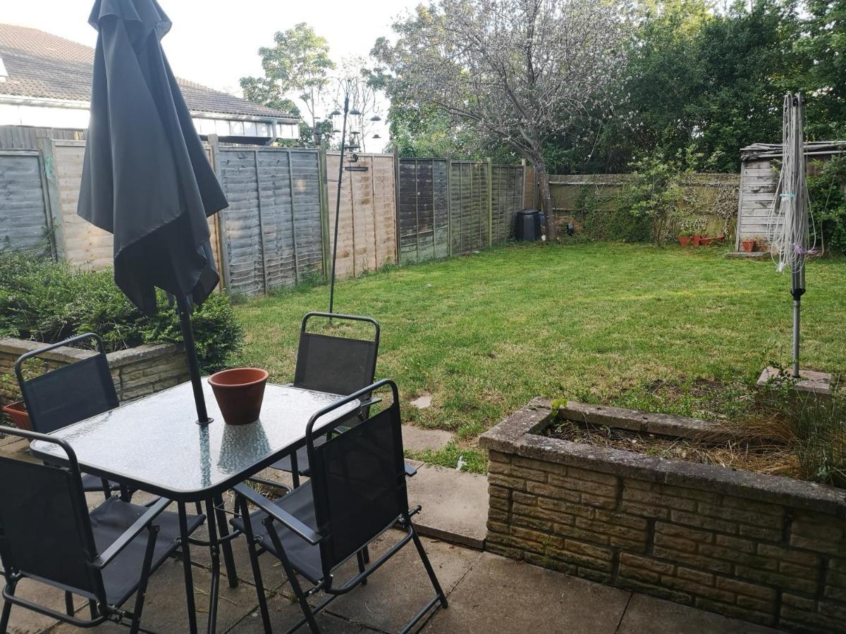 Contractor accommodation- Central MK location Spacious garden Fast WIFI Parking Milton Keynes Exterior foto